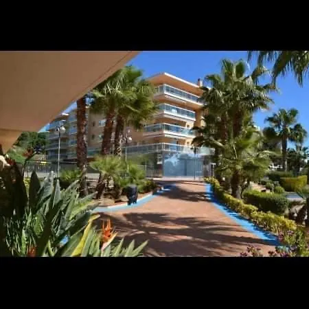 Enjoy The Swimming Pool And Relax In Cap דירה
