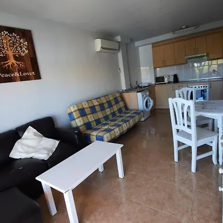 Enjoy The Swimming Pool And Relax In Cap סאלו