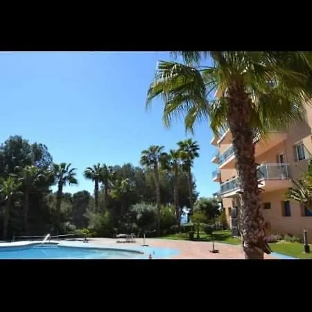 Enjoy The Swimming Pool And Relax In Cap